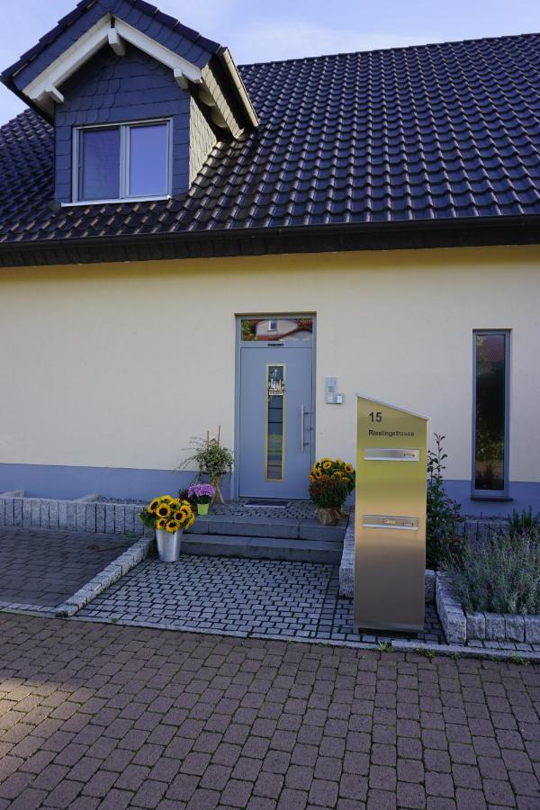 Apartamento Rieslingstube Bei Britta & Joachim Undenheim Exterior foto